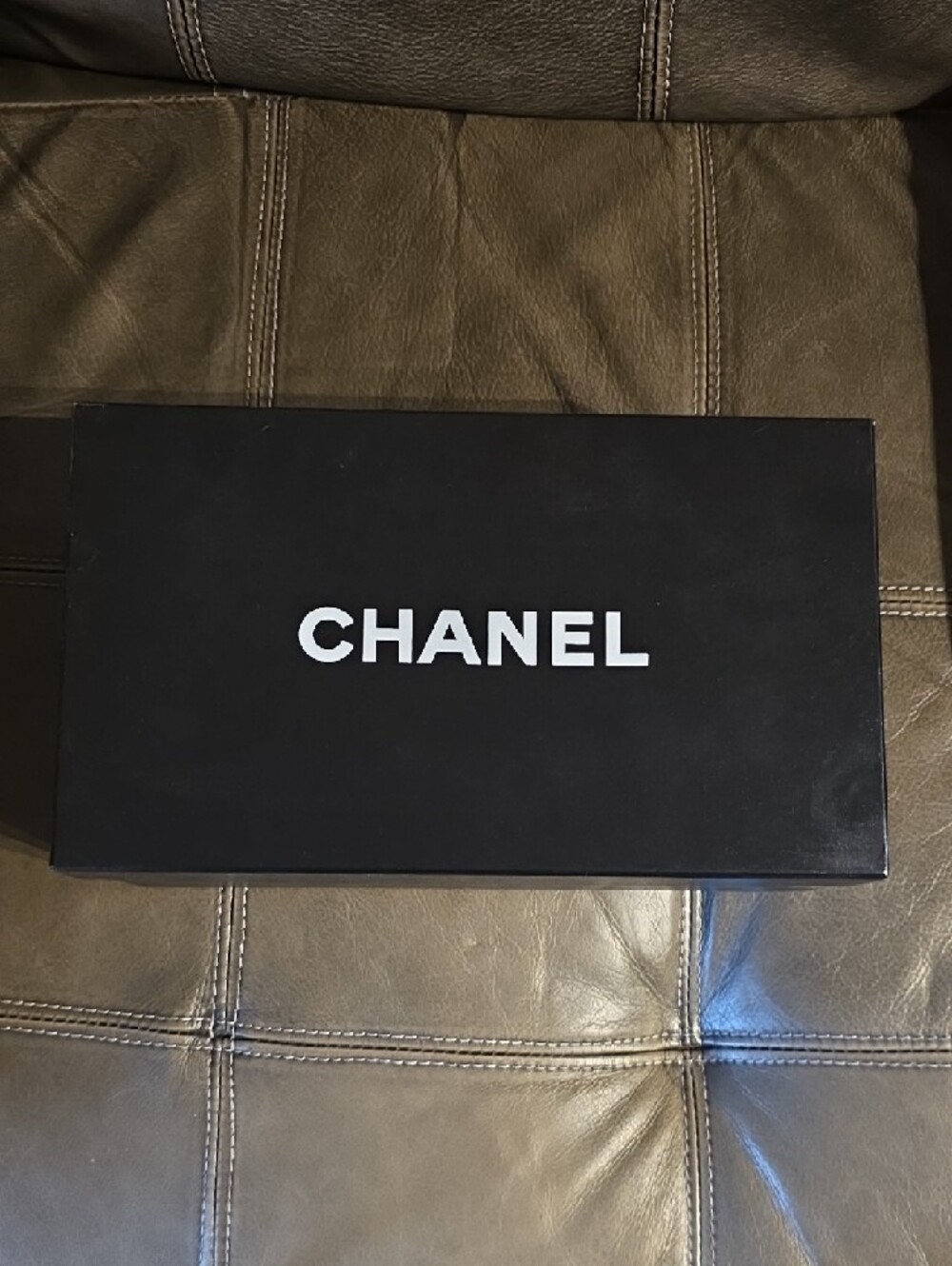 CHANEL Black Leather Quilted Cap-Toe Ballet Flat with Bow - Picture 5 of 8